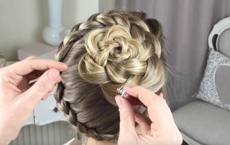 Tresse inversée comment tisser des instructions étape par étape