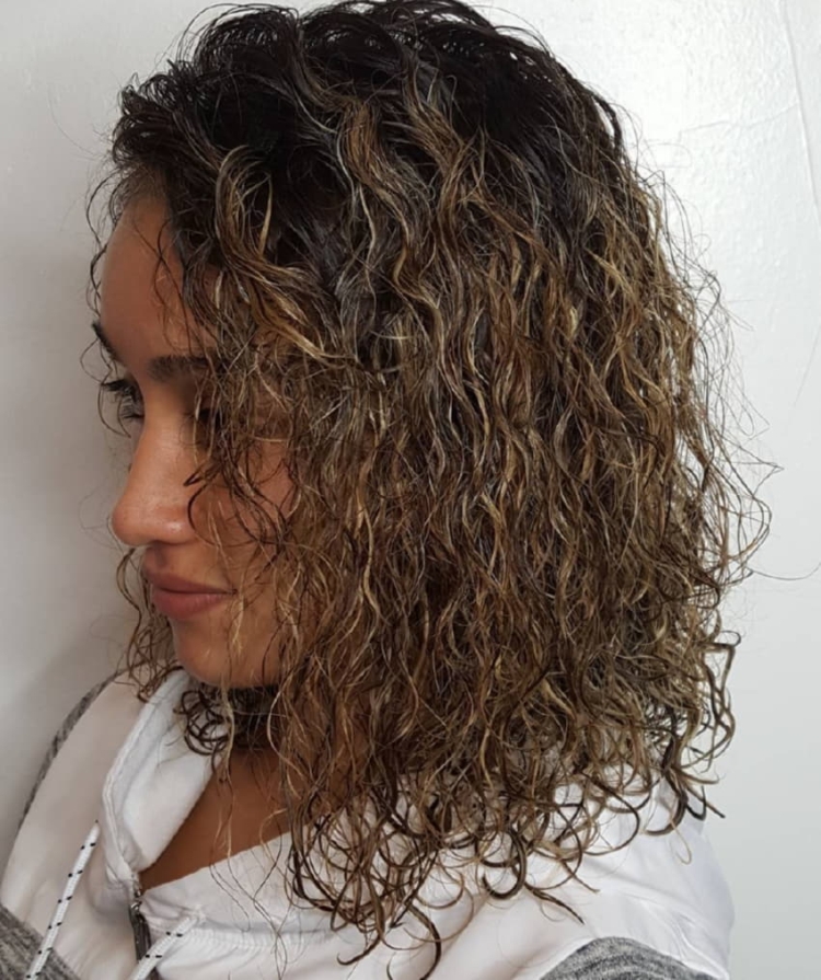 Chimie humide pour cheveux moyens, courts et longs