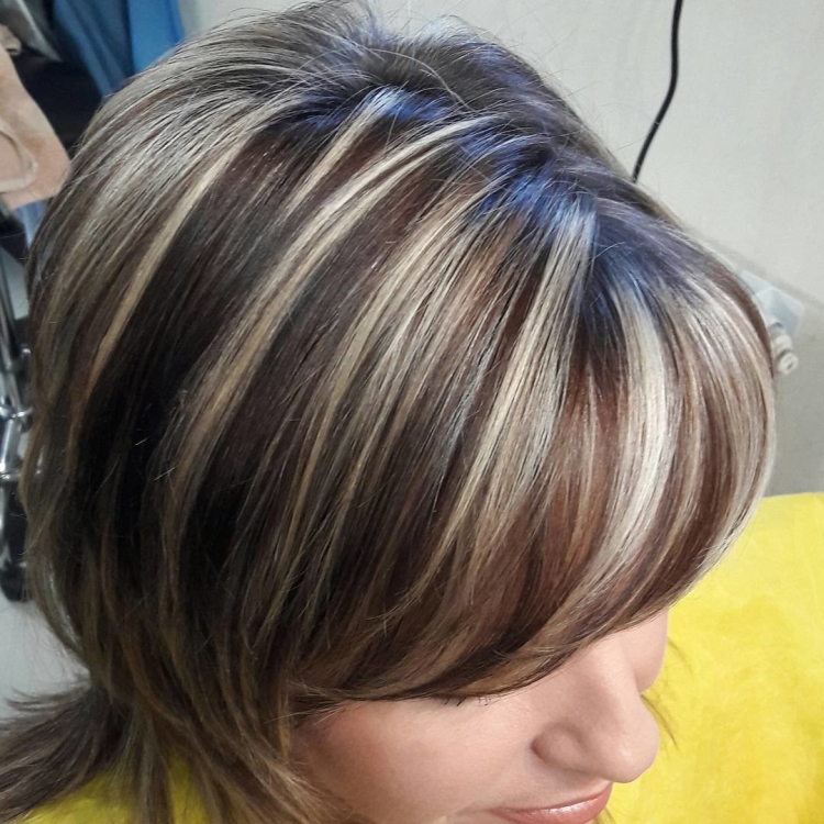 Mise en valeur des cheveux en deux couleurs