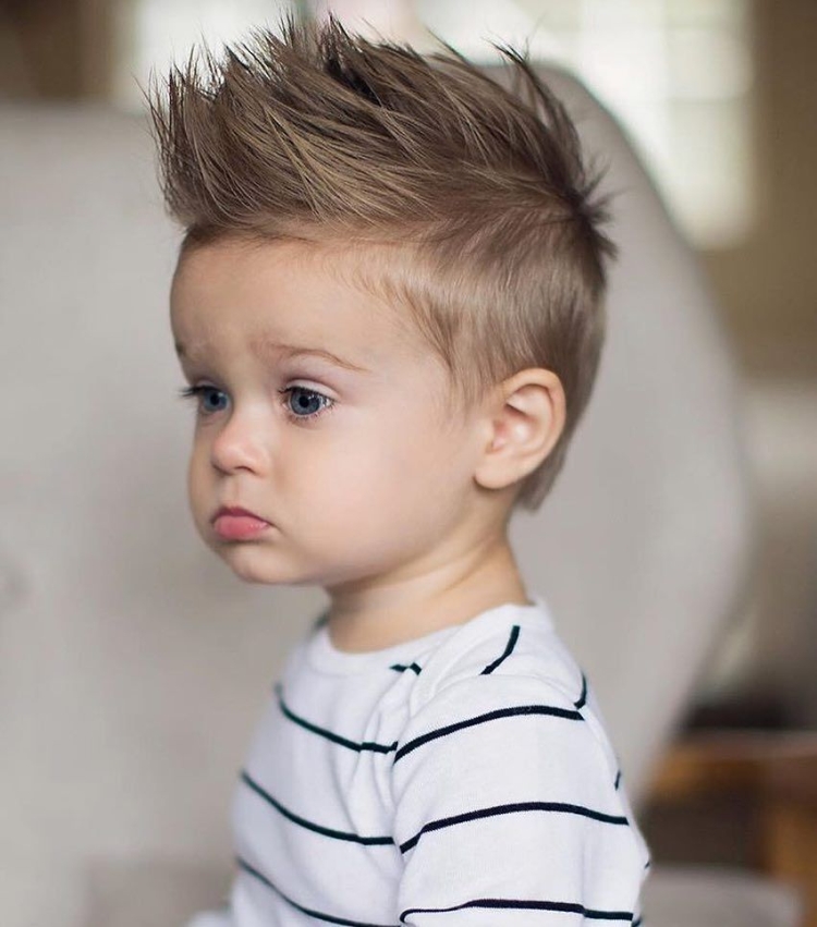 Coupes de cheveux pour les garçons de 2 ans