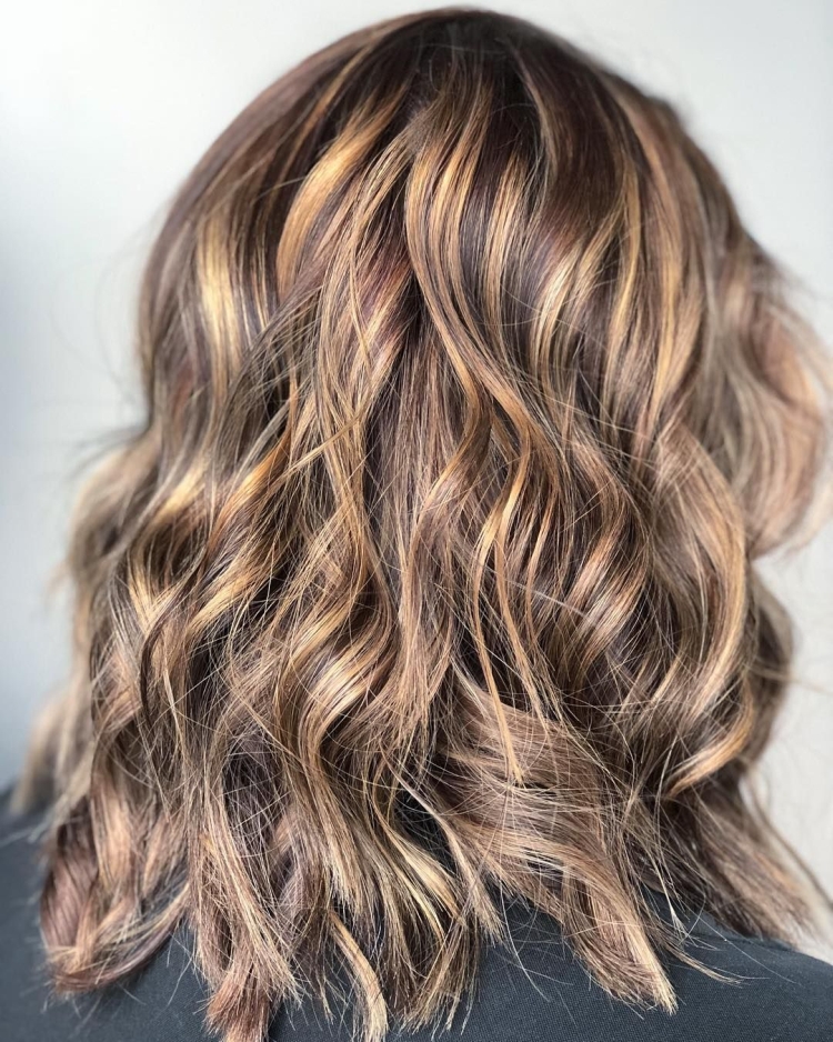 Mise en valeur des cheveux en deux couleurs