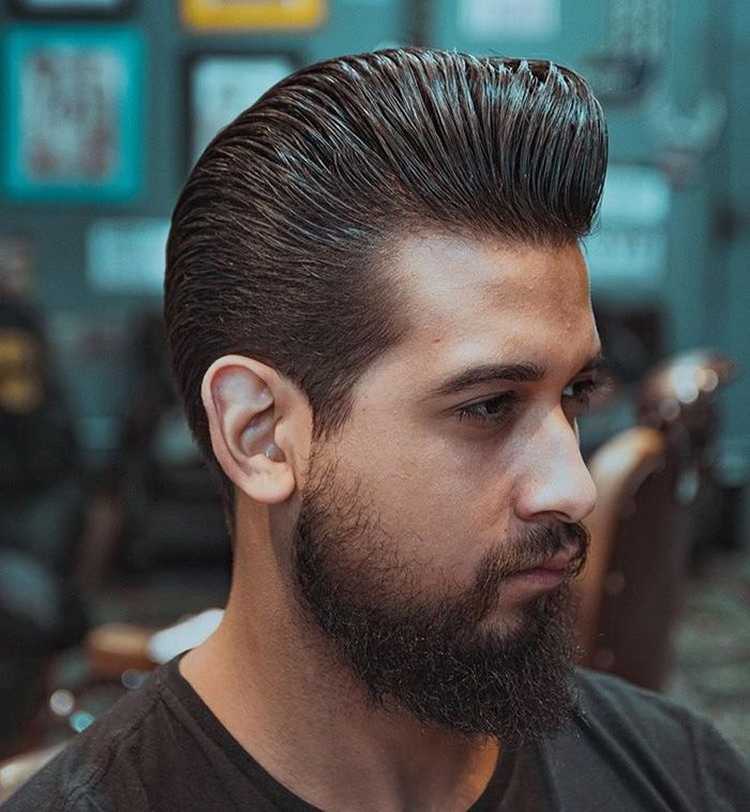 Coiffure faucon pour homme