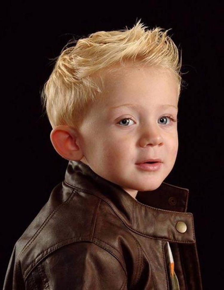 Coupes de cheveux pour les garçons de 2 ans