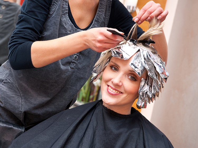 Mise en valeur des cheveux en deux couleurs