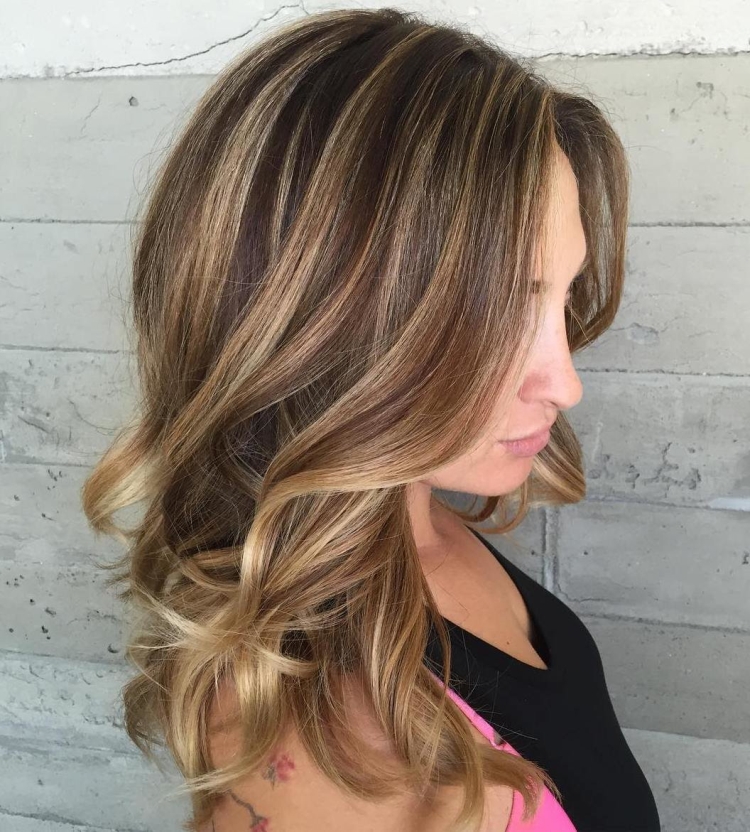 Mise en valeur des cheveux en deux couleurs