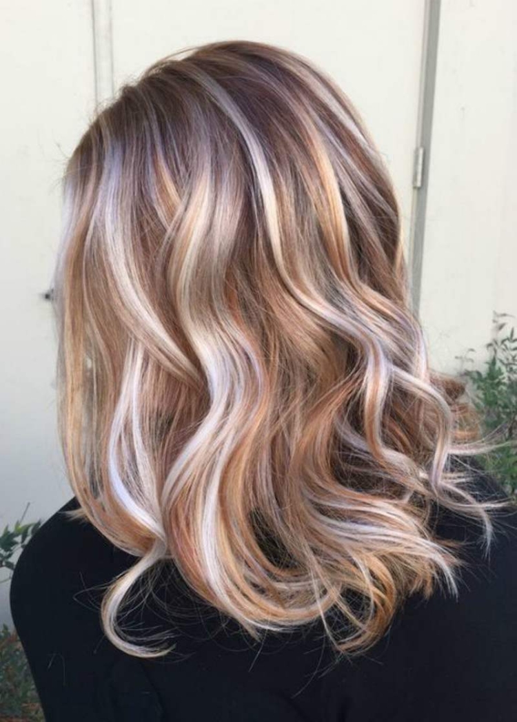 Mise en valeur des cheveux en deux couleurs