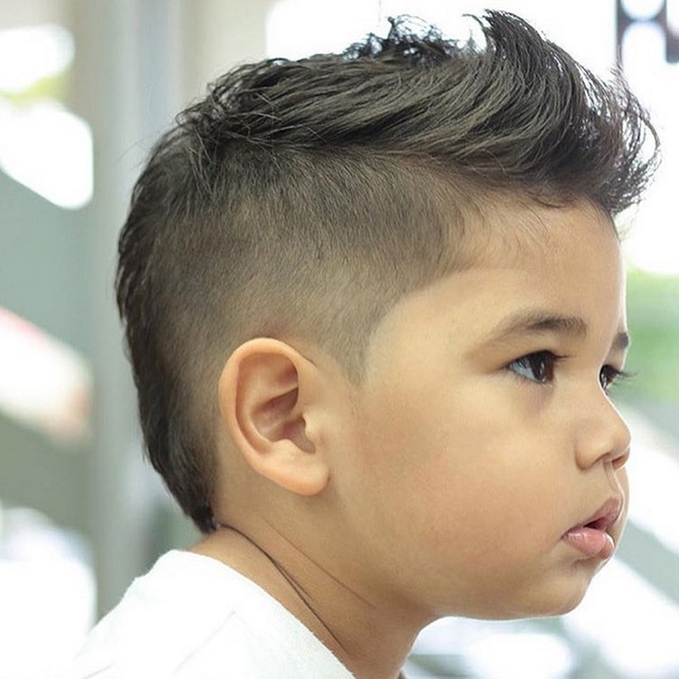 Coupes de cheveux pour les garçons de 2 ans