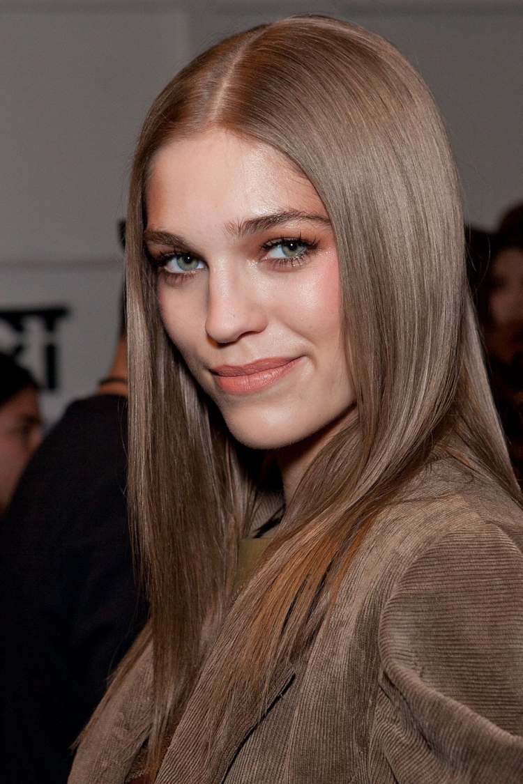 Couleur de cheveux noix d'or