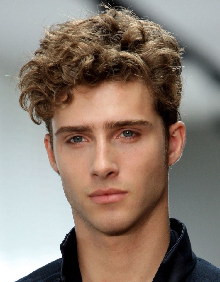 Coupes de cheveux pour hommes pour cheveux bouclés