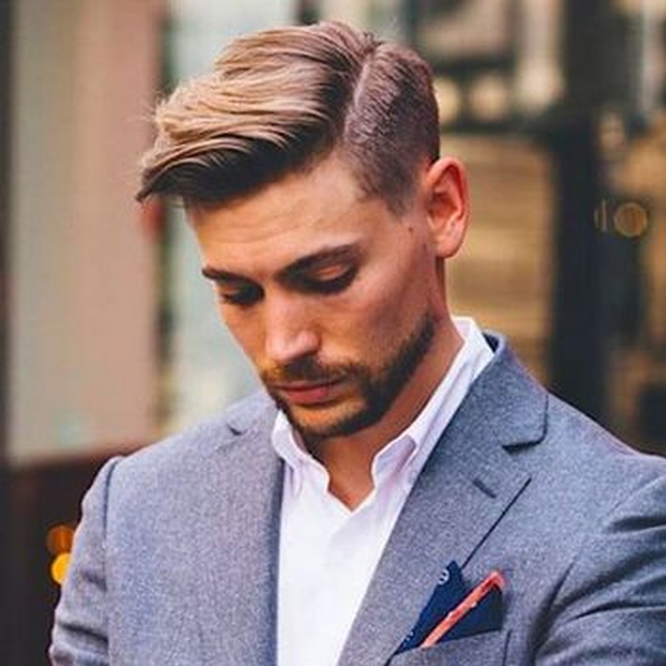 Coiffure faucon pour homme
