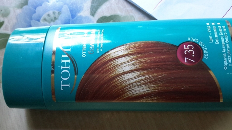 Couleur de cheveux noix d'or