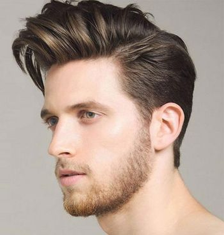Coiffure faucon pour homme