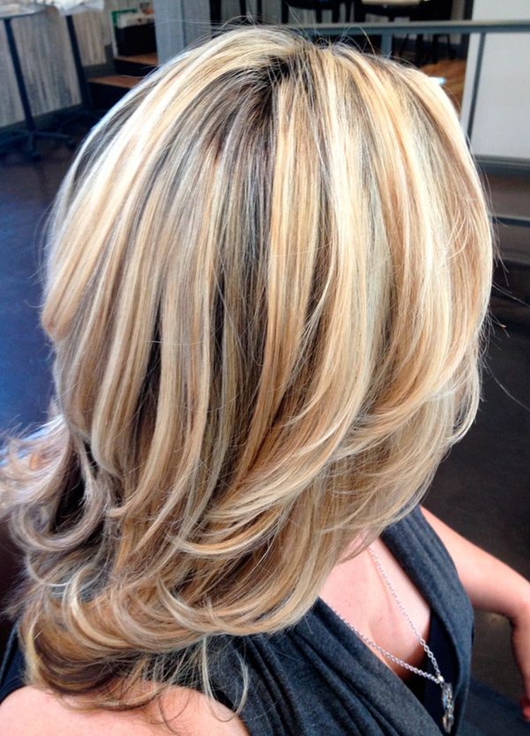 Mise en valeur des cheveux en deux couleurs