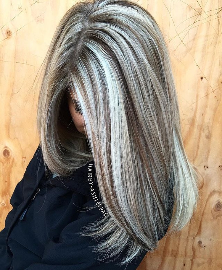 Mise en valeur des cheveux en deux couleurs
