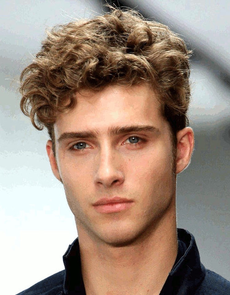 Coupes de cheveux pour hommes pour cheveux bouclés
