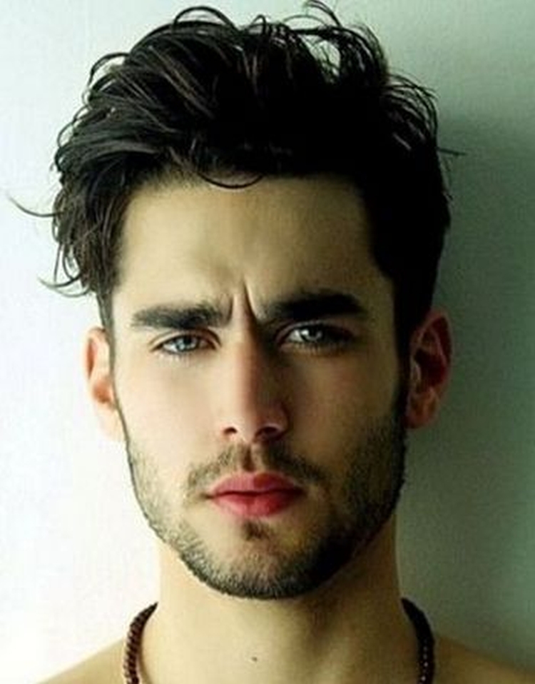 Coiffure faucon pour homme