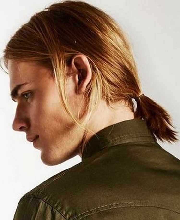 Coiffure faucon pour homme