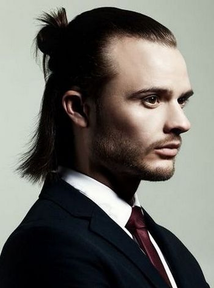 Coiffure faucon pour homme
