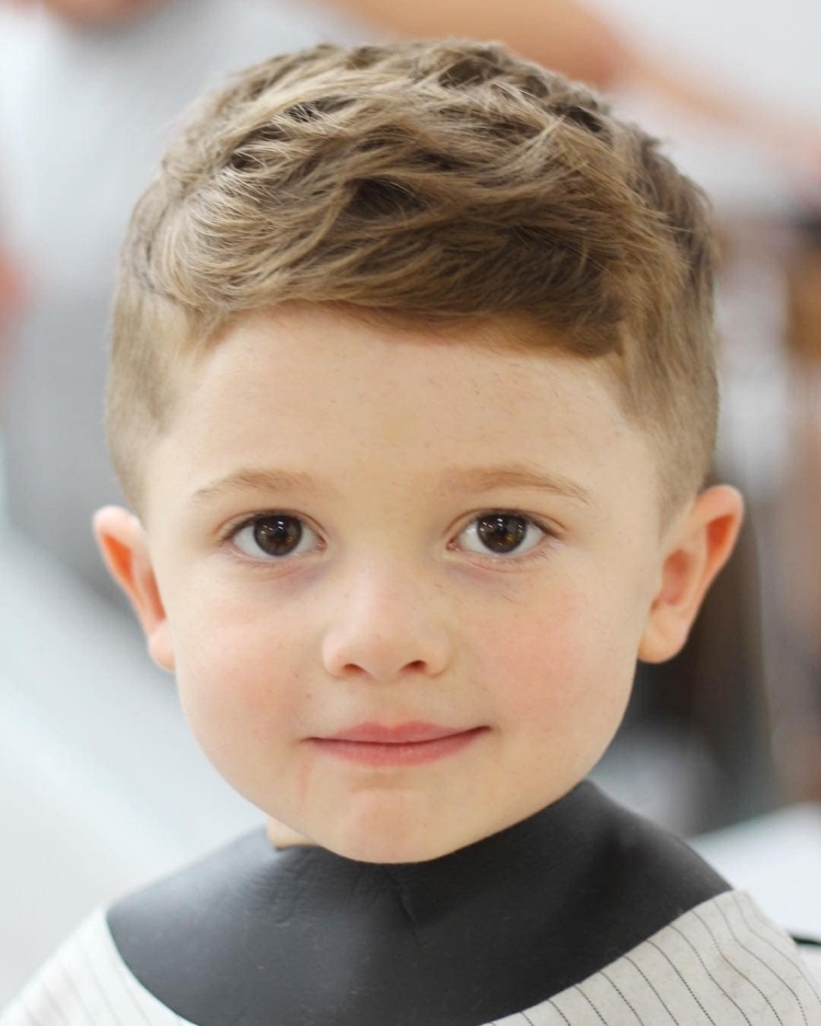 Coupes de cheveux pour les garçons de 2 ans