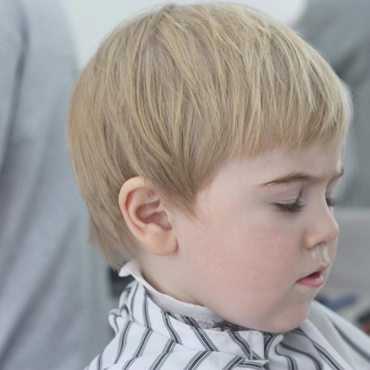 Coupes de cheveux pour les garçons de 2 ans