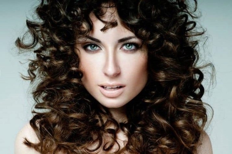 Mise en valeur des cheveux en deux couleurs