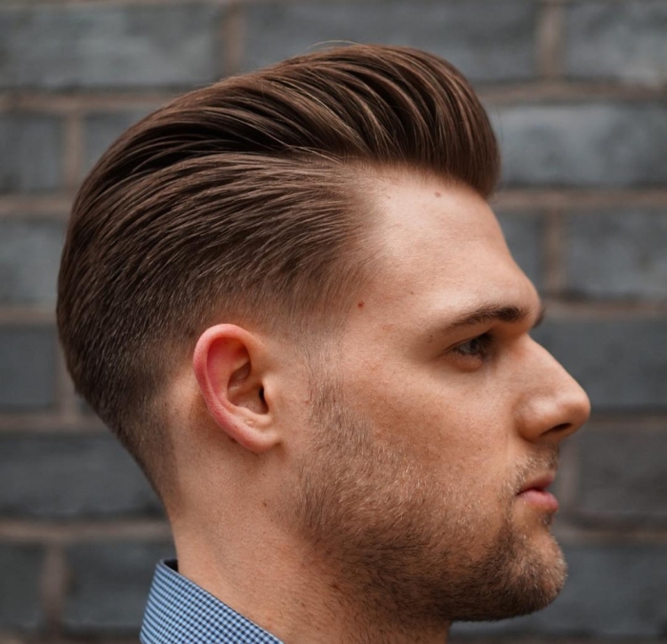 Coiffure faucon pour homme