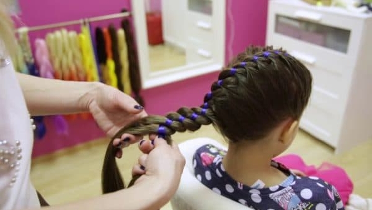 Tresses françaises pour filles avec photos étape par étape