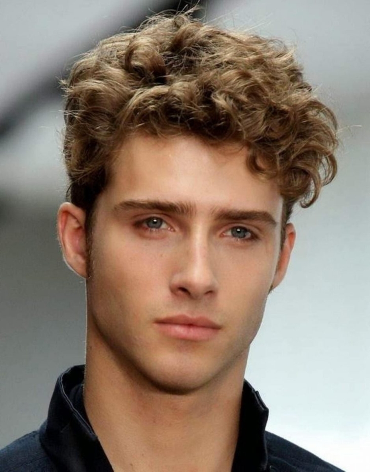 Coupes de cheveux pour hommes pour cheveux bouclés