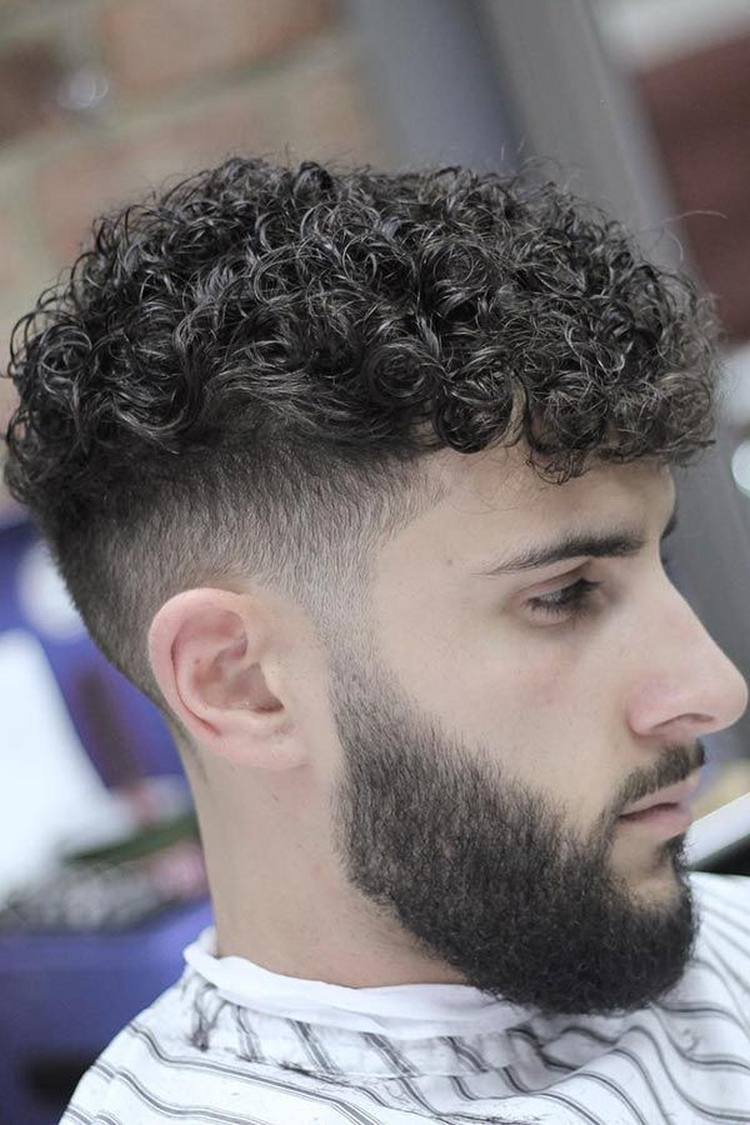 Coupes de cheveux pour hommes pour cheveux bouclés