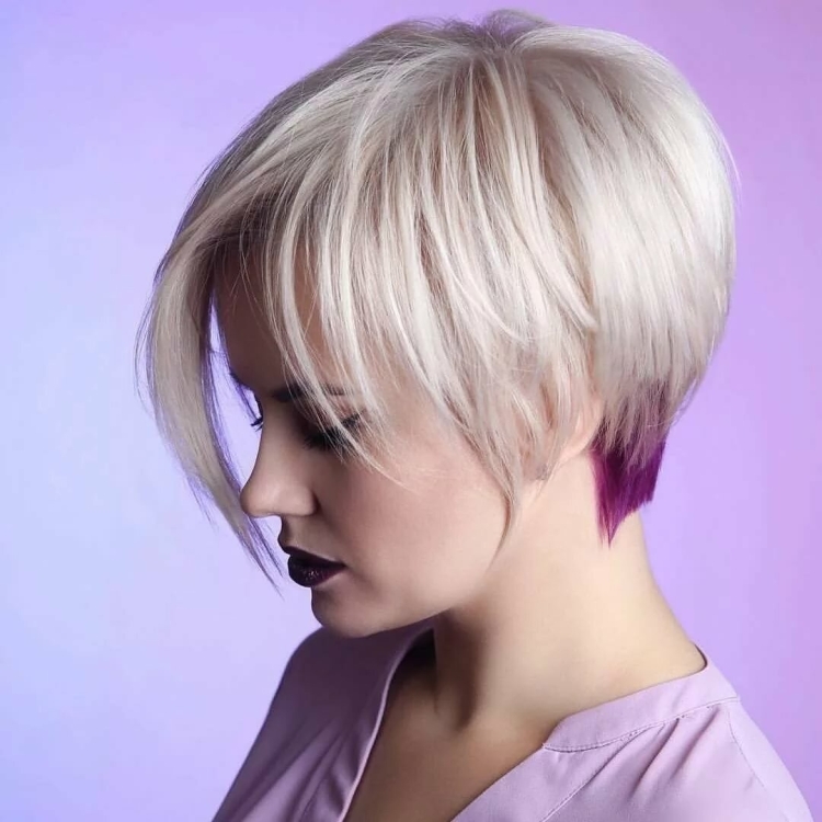 Coupe de cheveux pour cheveux courts avec une frange