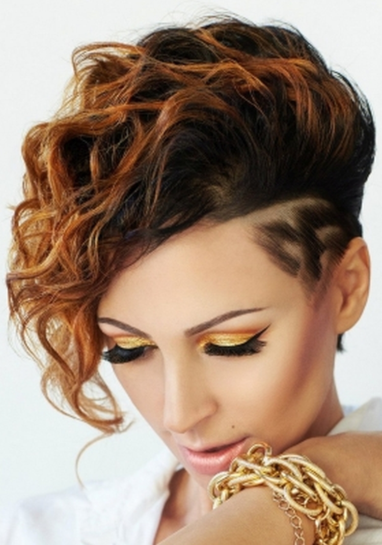 Coupe de cheveux pour cheveux courts sans frange