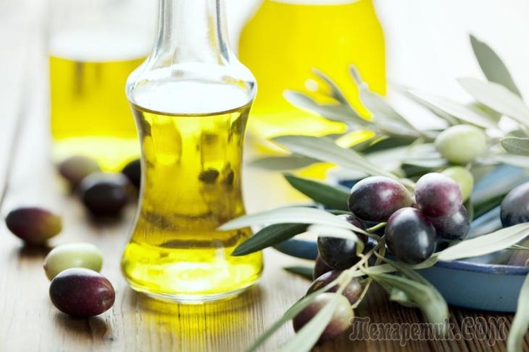 Application d'huile d'olive pour les cheveux
