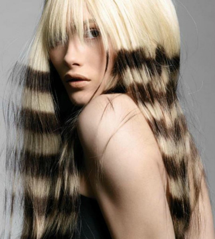 Coupe de cheveux pour cheveux longs avec une frange