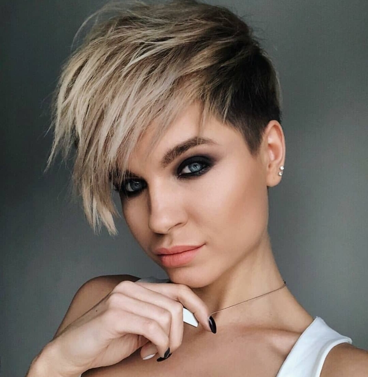 Calendrier de coupe de cheveux pour l'année