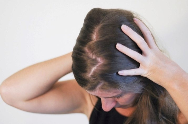 Coupe de cheveux pour cheveux mi-longs sans frange
