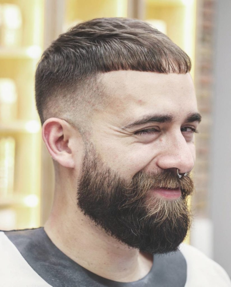 Coiffure sportive homme