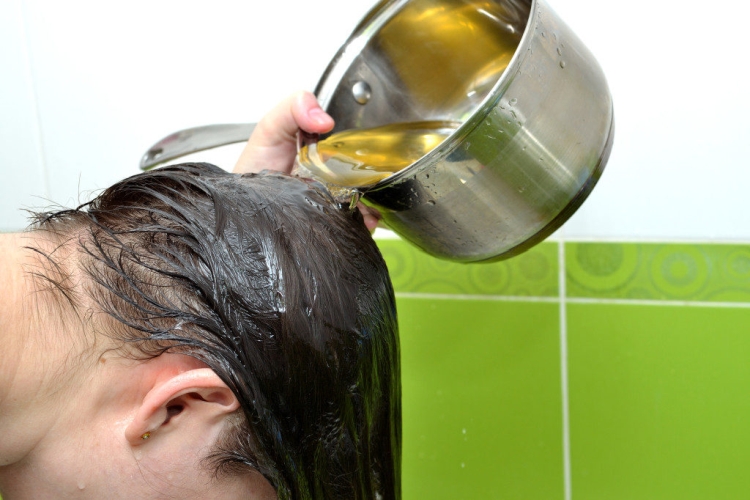 Masques antipelliculaires faits maison pour les cheveux