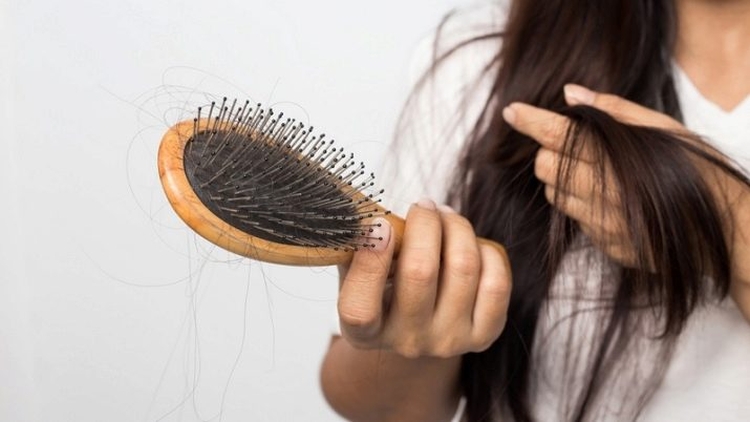 Botox et kératine pour les cheveux, quelle est la différence