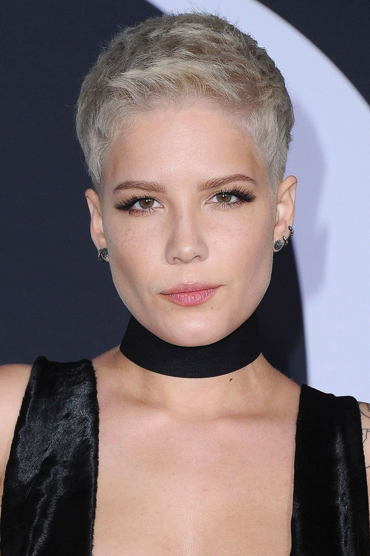 Coupe de cheveux pour cheveux courts sans frange