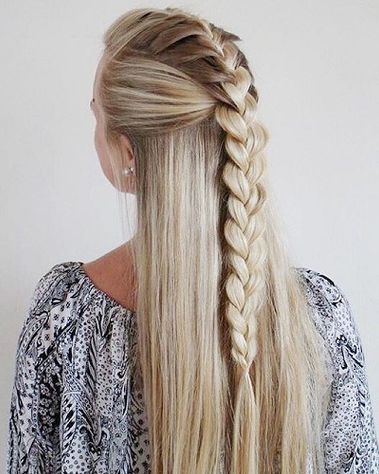 Coiffures légères aux cheveux dénoués