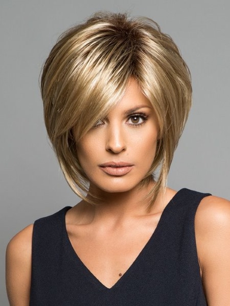 Coupe de cheveux pour cheveux longs avec une frange
