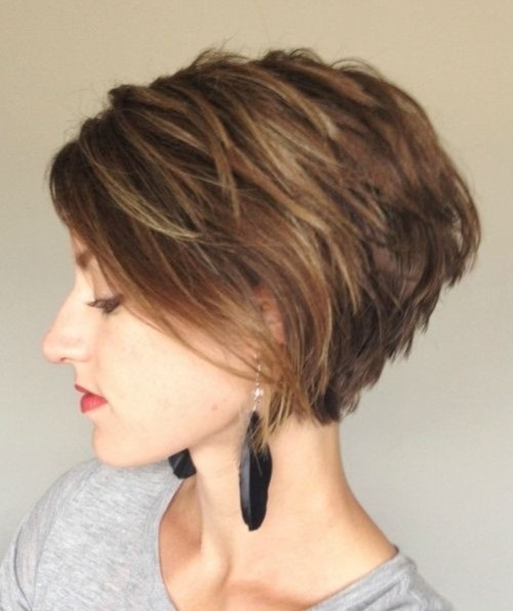 Coupe de cheveux pour cheveux courts sans frange