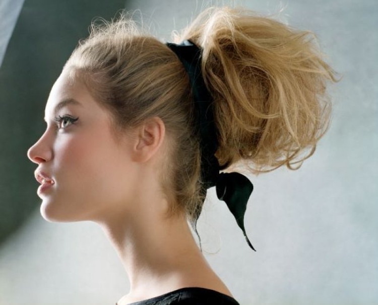 Comment faire une mèche de cheveux avec un élastique