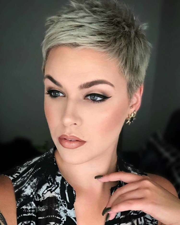 Coupes de cheveux ultra courtes pour femmes