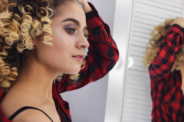 Comment faire des boucles sans bigoudis et fers à friser la nuit