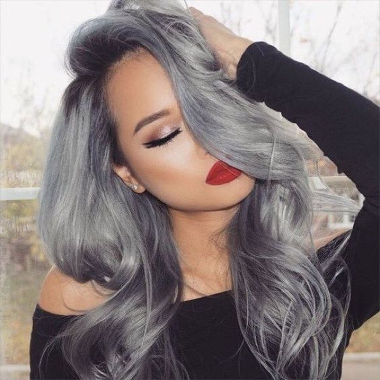 Coloration complexe des cheveux pour les brunes photo