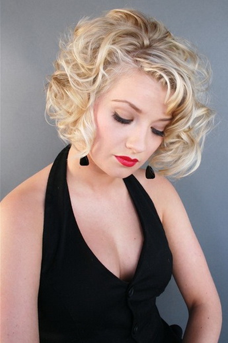 Coiffage du soir pour cheveux courts