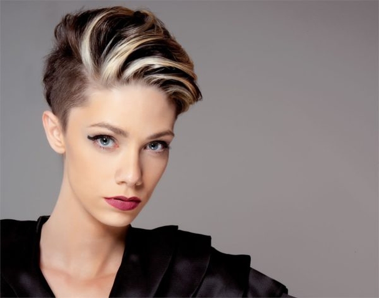 Mèches colorées pour cheveux courts