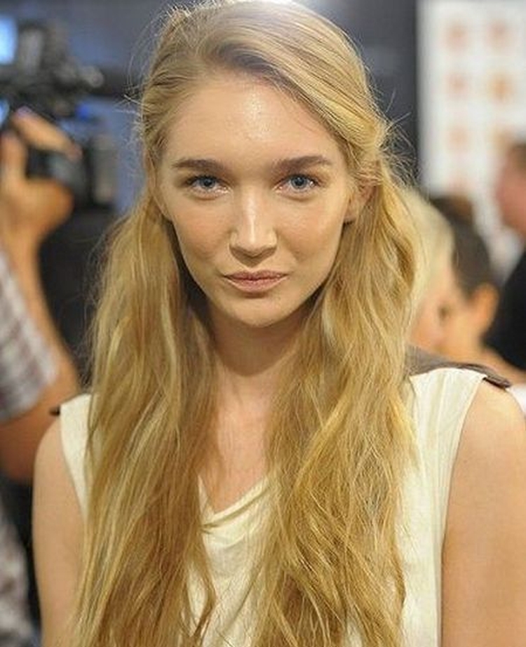 Coiffures légères aux cheveux dénoués