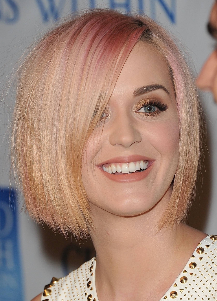 Coupe de cheveux pour cheveux courts sans frange